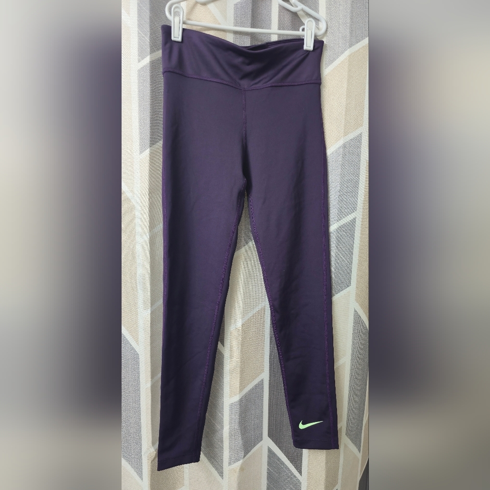 Nike Dri-FIT Tight Fit Leggings - Purple